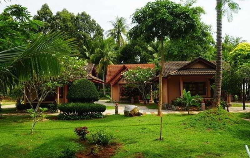 Alongkot Beach Resort Khanom Ngoại thất bức ảnh