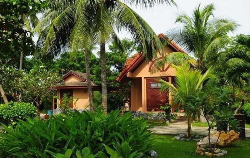 Alongkot Beach Resort Khanom Ngoại thất bức ảnh