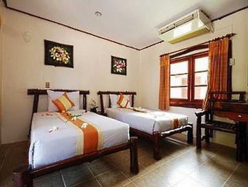 Alongkot Beach Resort Khanom Ngoại thất bức ảnh