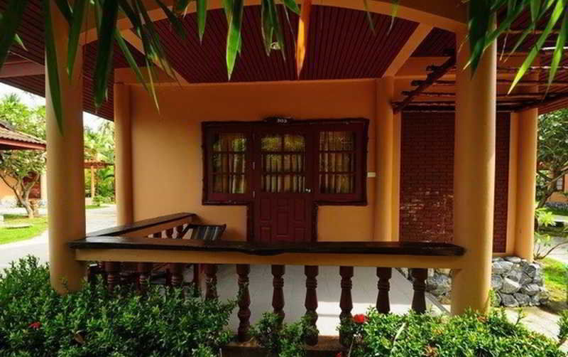 Alongkot Beach Resort Khanom Ngoại thất bức ảnh