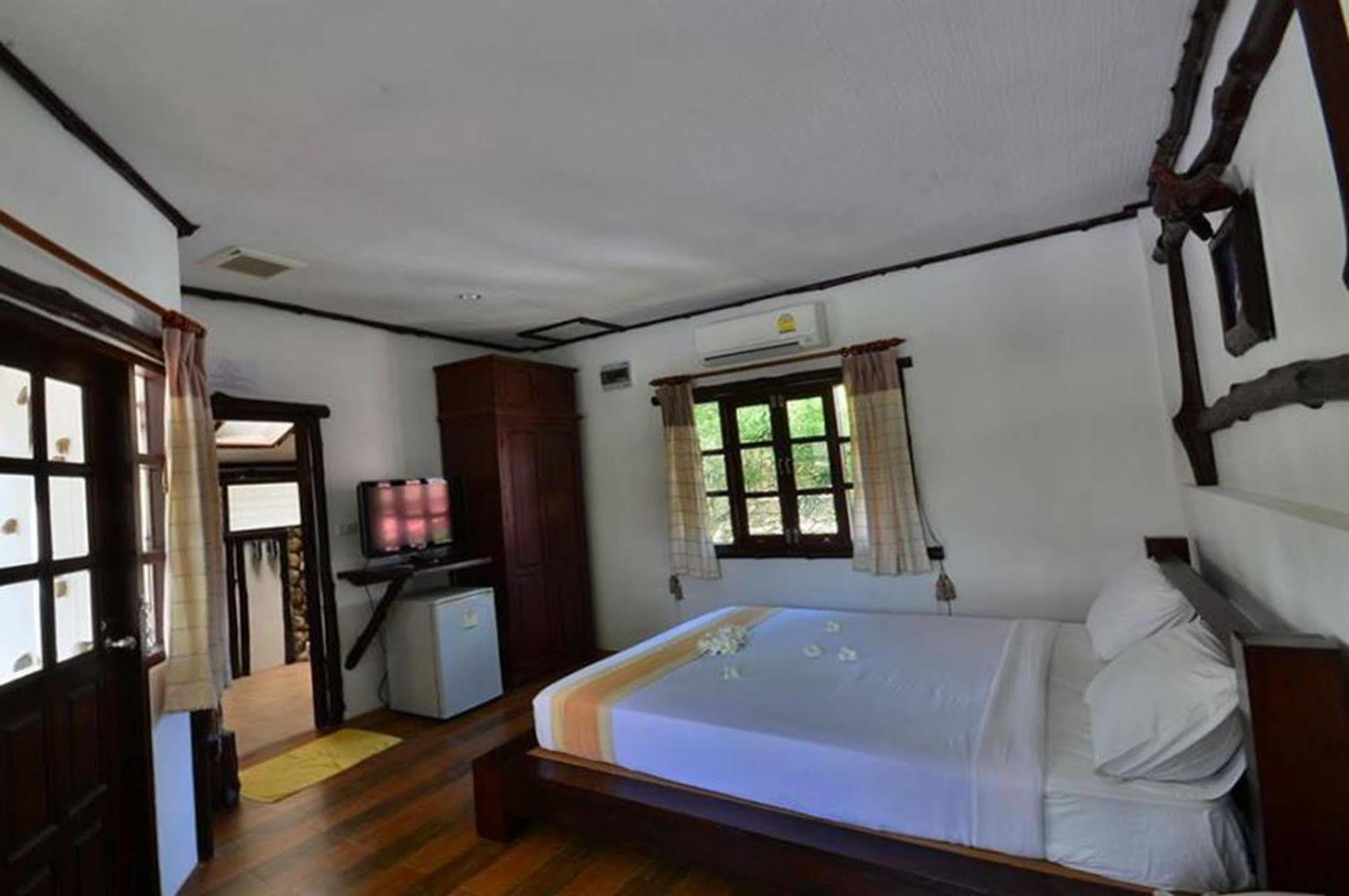 Alongkot Beach Resort Khanom Ngoại thất bức ảnh