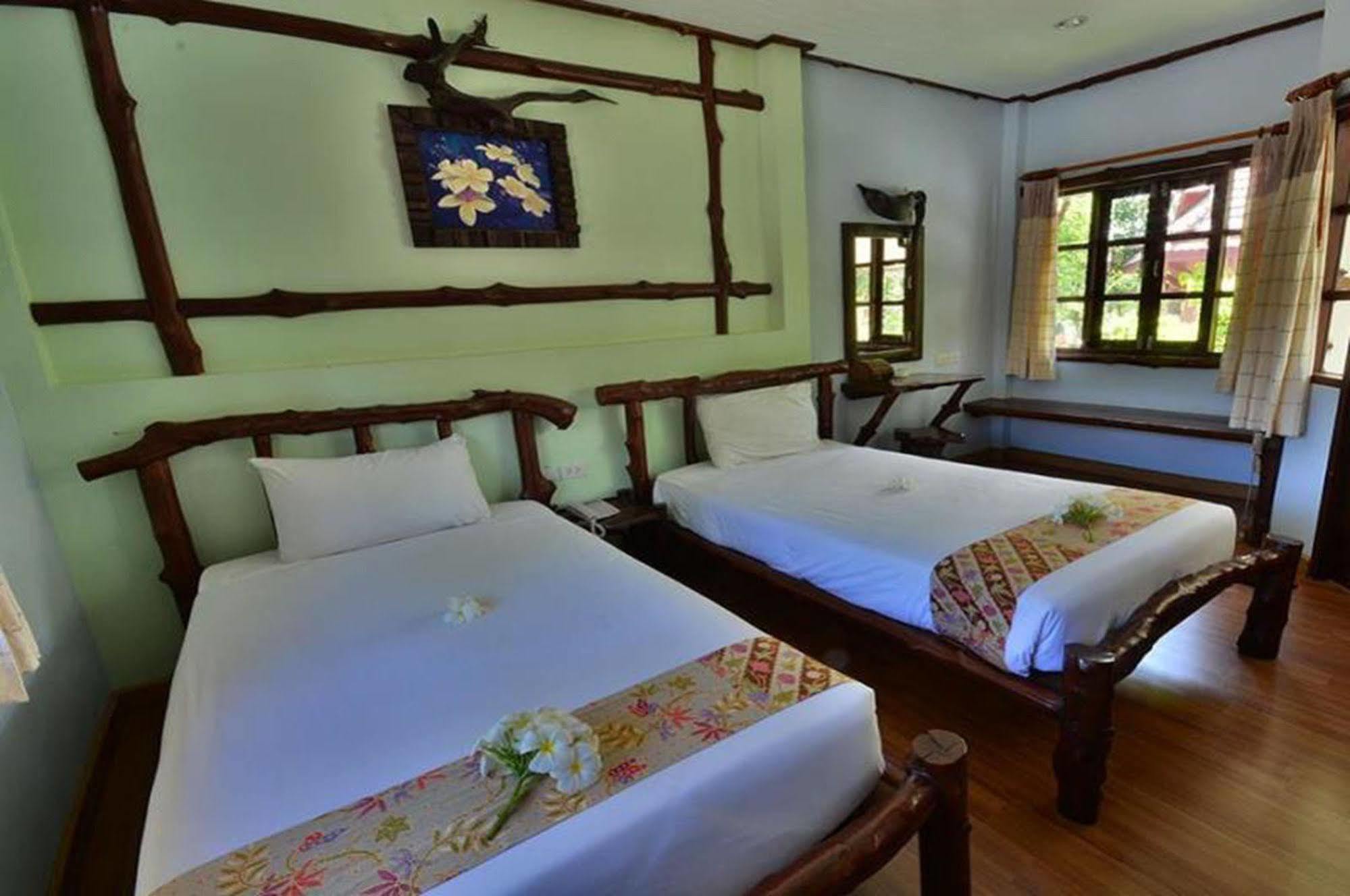 Alongkot Beach Resort Khanom Ngoại thất bức ảnh