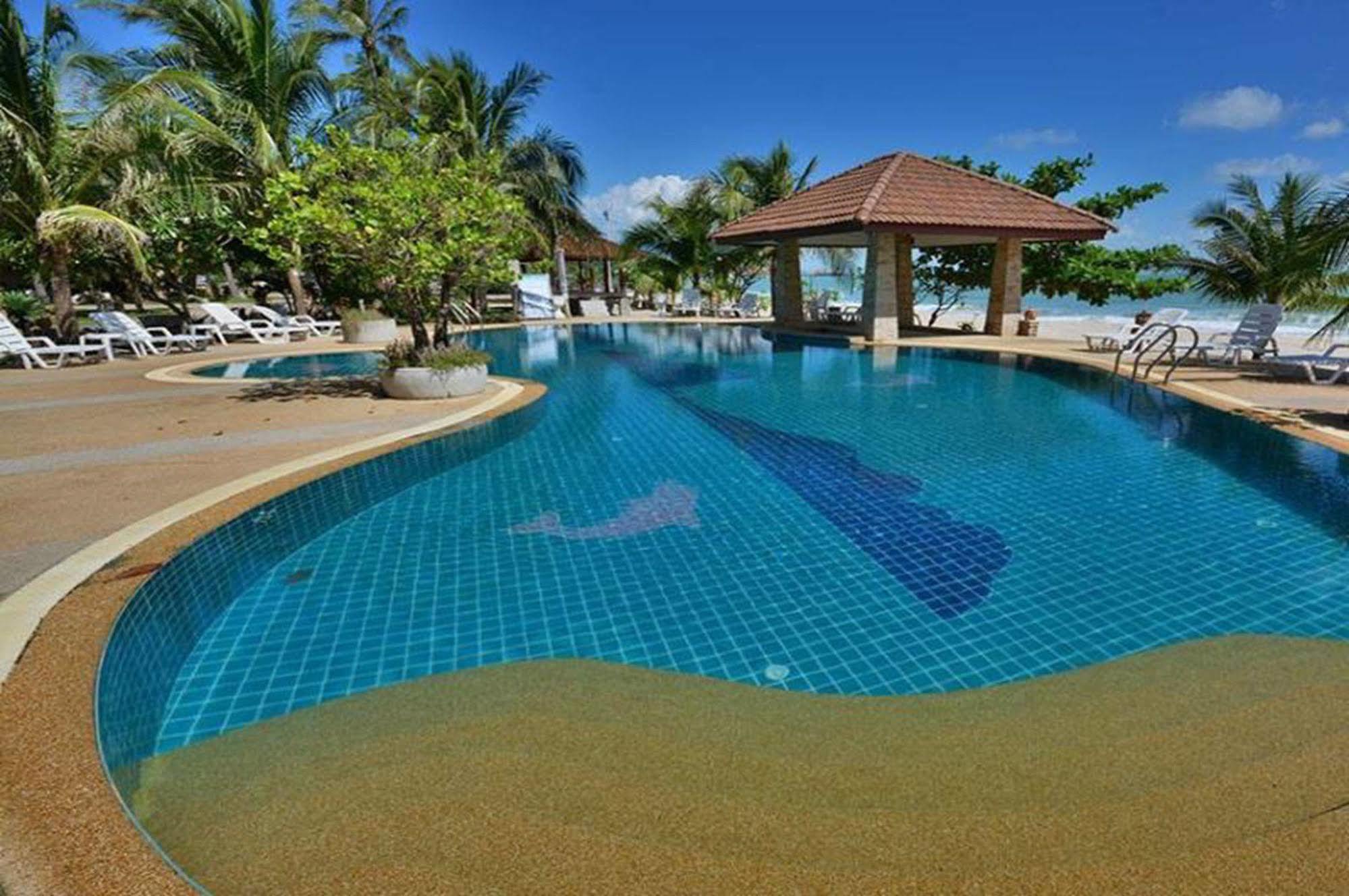Alongkot Beach Resort Khanom Ngoại thất bức ảnh