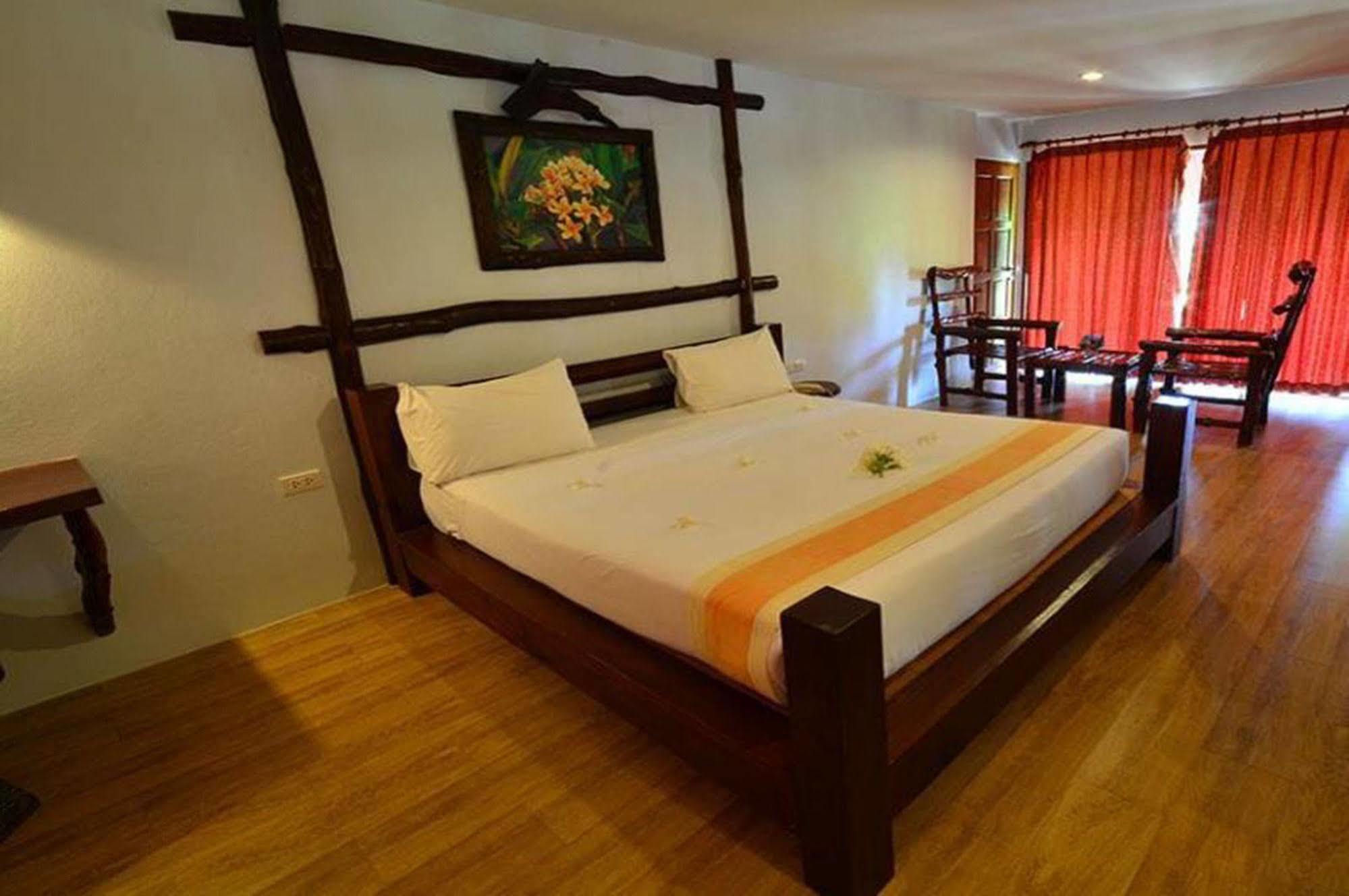Alongkot Beach Resort Khanom Ngoại thất bức ảnh
