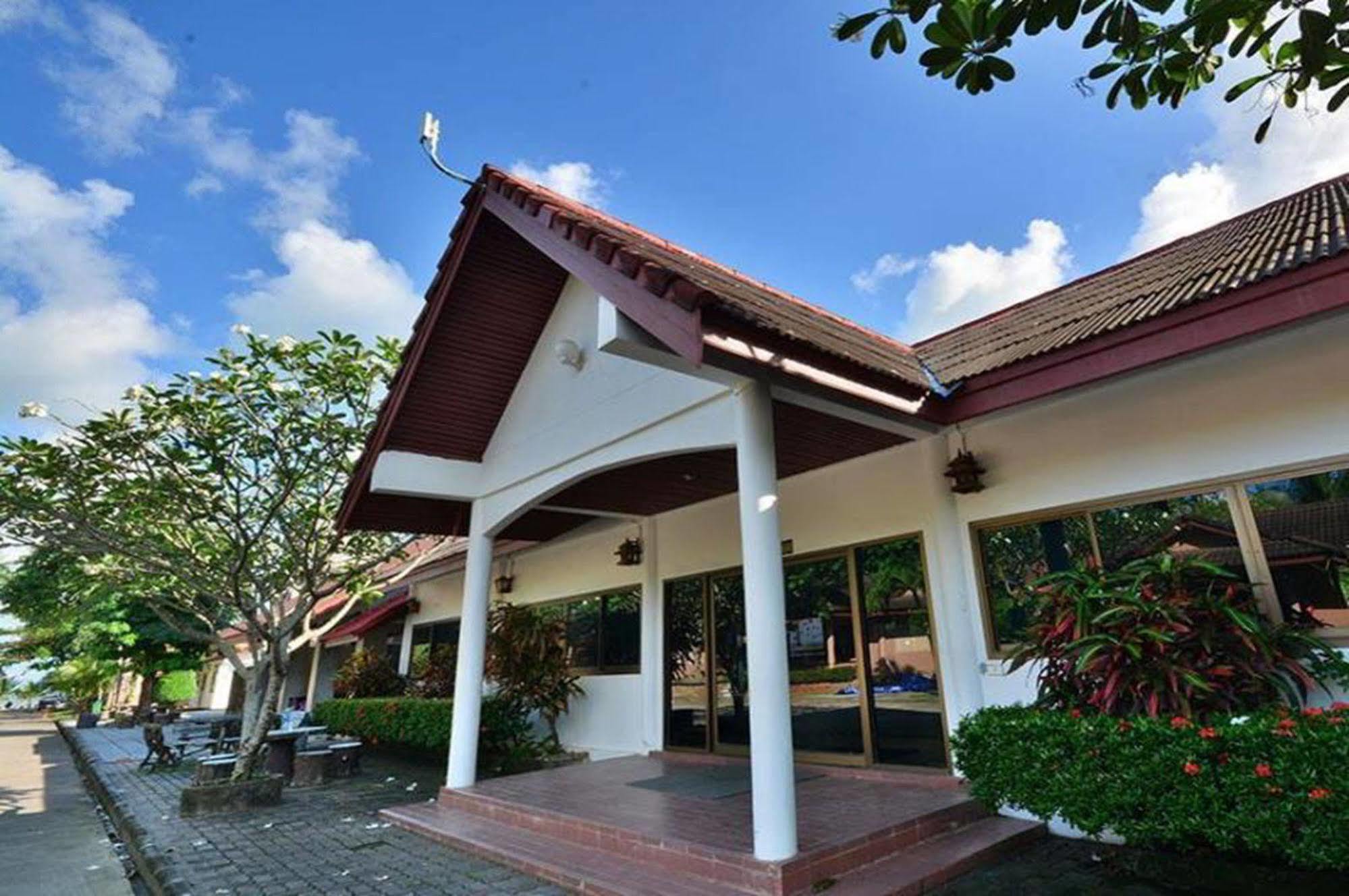 Alongkot Beach Resort Khanom Ngoại thất bức ảnh